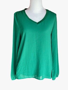 🆕Mango Green V-Neck Women's Top 💚